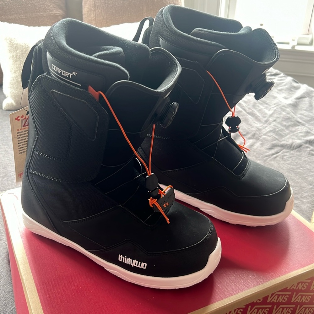 Men’s snowboarding boots